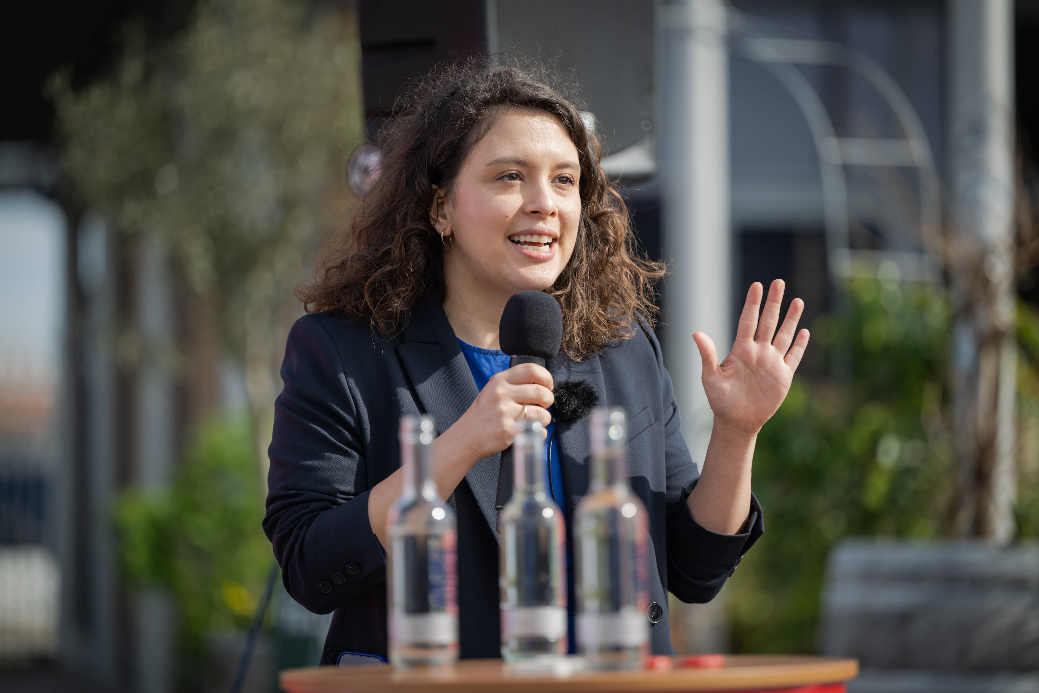 Delara Burkhardt bei einer Wahlkampfveranstaltung